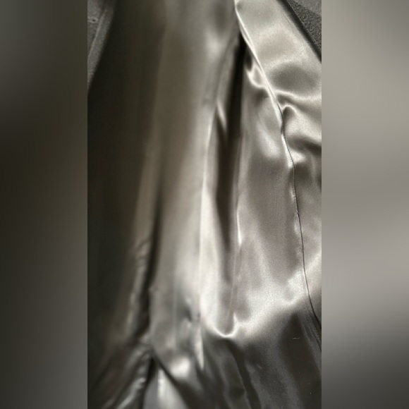 100% Cashmere Holt Renfrew Coat - Picture 3 of 10